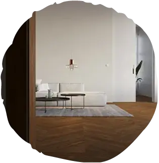 Interiérový pohled na prosvětlený obývací pokoj s podlahou Oakcent Hazel, která díky svému tmavšímu medově-hnědému tónu představuje ideální volbu pro vysoce namáhané prostory s nádechem luxusu.