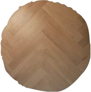 Ukázka tradiční pokládky dubové podlahy do vzoru rybí kosti (Herringbone) z kolekce Oakcent Heritage, který opticky rozšiřuje prostor a dodává mu historický nádech.