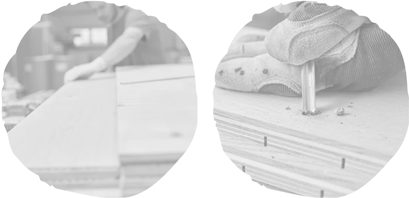 Černobílá fotografie v organickém kruhovém výřezu zachycující řemeslníka při práci v truhlářské dílně, kde v detailu precizně ručně opracovává dlátem dubovou lamelu.